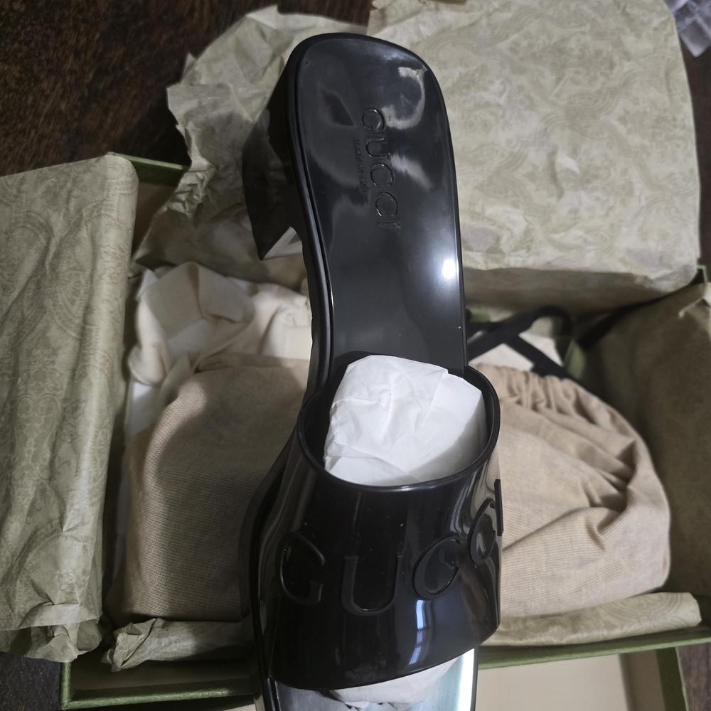 Gucci Women's Black Slide Sandals - Picture 5 of 8